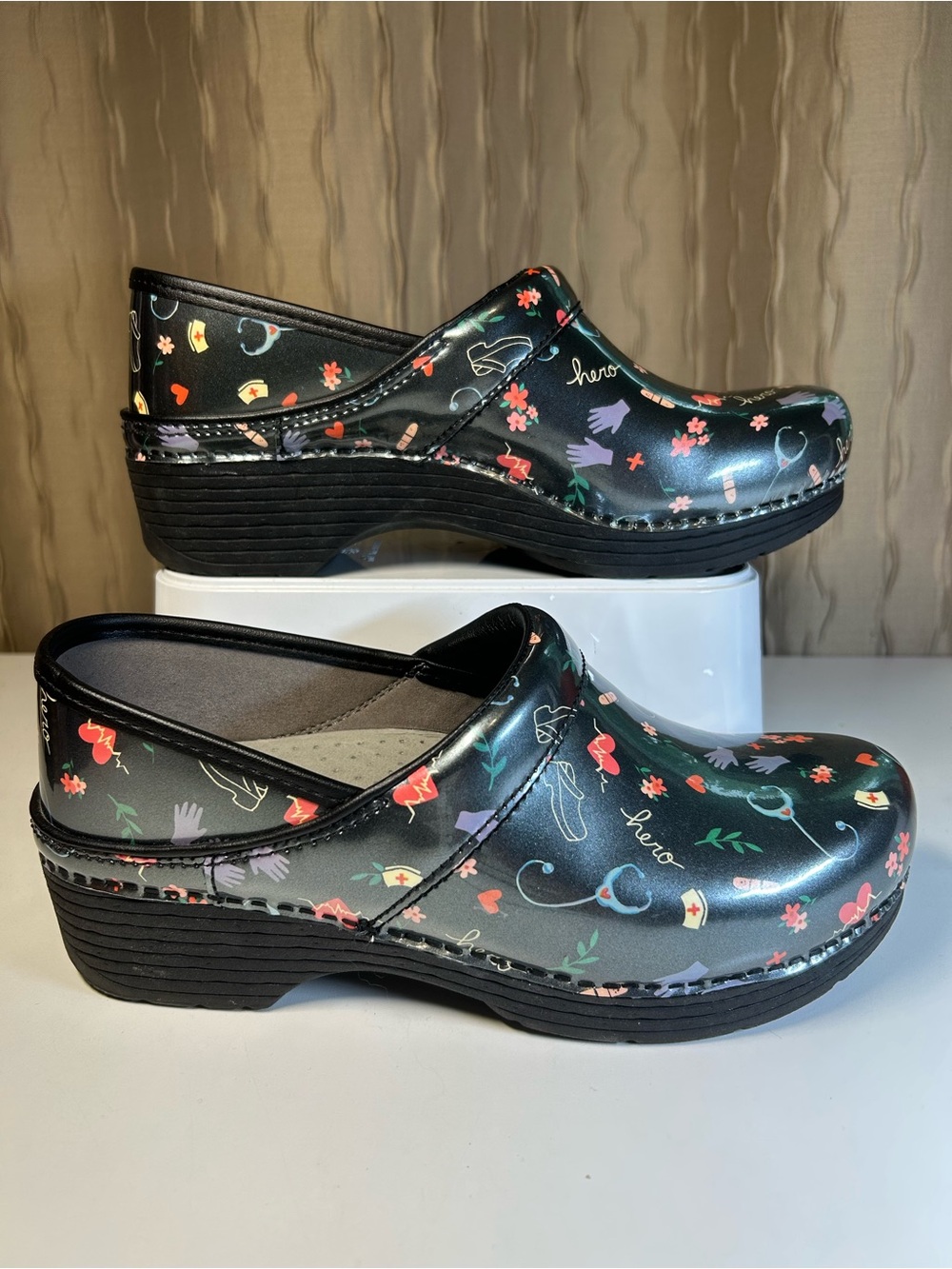 Dansko LT Pro Patent Hero Hospital Nursing Nurse Clogs Women's 39 (US 8.5-9) - Picture 6 of 16